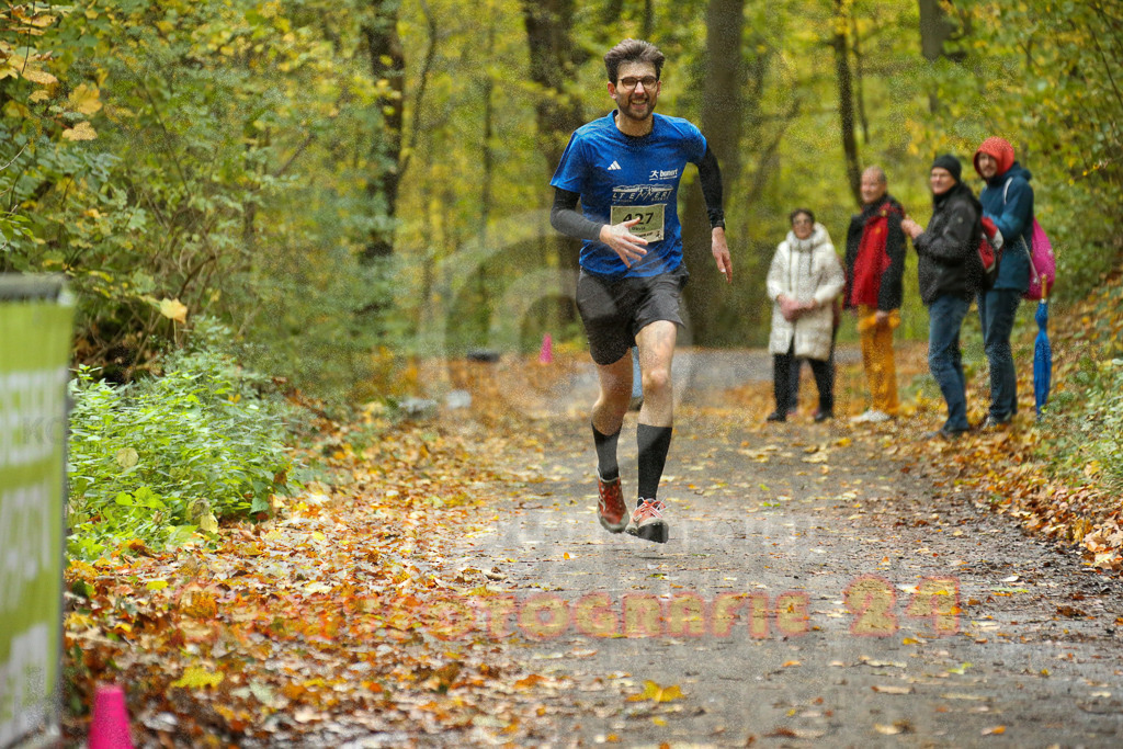 251026_1205_EX1_9867 | Sportfotografie im Rhein-Sieg Kreis, Köln, Bonn, NRW, Rheinland Pfalz, Hessen, etc. Unser Tätigkeitsfeld umfasst den Laufsport vom Volkslauf über den Marathon, Duathlon, Triathon bis zum Ultralauf wie Kölnpfad Ultra oder Schindertrail.