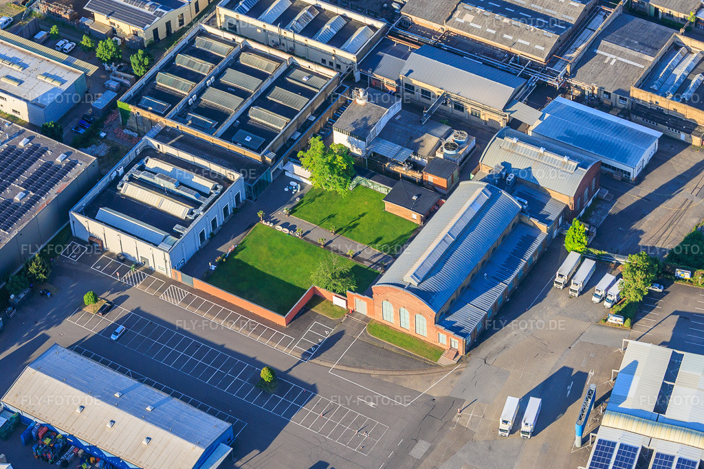 Luftbild: Alte Schildkrötfabrik aus Norden im Ortsteil Neckarau in Mannheim im Bundesland Baden-Württemberg in Deutschland. – Foto: IMG_157419.jpg vom 18.06.2026 durch Werner Riehm/FLY-FOTO.de – Auflösung des Originals: 4145 x 2763 px – AlteSchildkrötfabrik