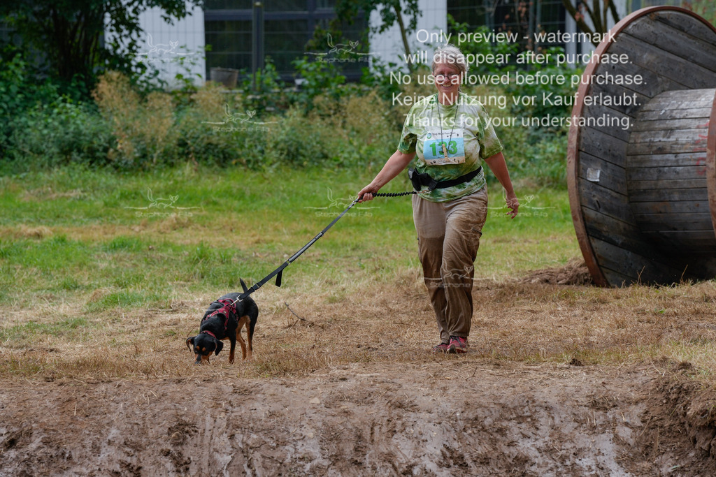 Schlamm_mit_Hund (393 von 460) | stephaniefillaphotographie - Realisiert mit Pictrs.com