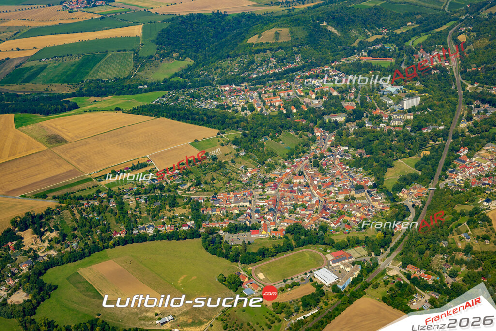 Luftbild der Stadt Bad Sulza - Die Luftaufnahme wurde 2025 vom UL-Flugzeug heraus erstellt ( keine Drohne ) - Hochauflösende Luftaufnahme - für professionelle Ausdrucke geeignet. Die Geschenkidee !Hier alle&nbsp;Infos zur Lizenzierung der LuftaufnahmeWir fliegen auch dieses Jahr wieder in Ihre Region um Luftbilder zu erstellen.- Luftbild anfragen