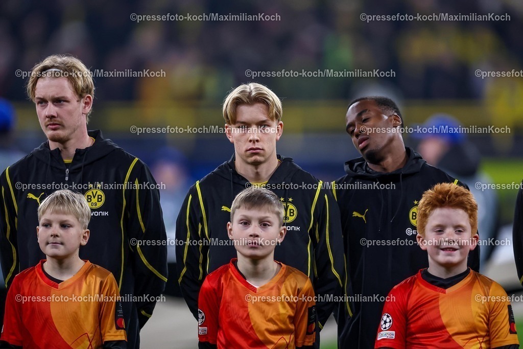 UCL04032502136 | 04.03.2025, Fußball, UEFA Champions League, Borussia Dortmund - OSC Lille, Signal Iduna Park, Runde der 16, Saison 2024 2025: Julian Brandt (BVB #10) Daniel Svensson (BVB #24) Jamie Gittens (BVB #43)