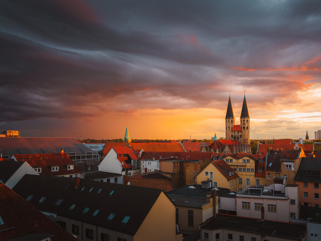 Altstadtmarkt | Entdecke exklusive Fotokunst aus Braunschweig: Bildband, Leinwände, Postkarten, Kalender, digitale Downloads & Bildlizenzen. Jetzt im offiziellen Beautiful Braunschweig Shop! - Realisiert mit Pictrs.com
