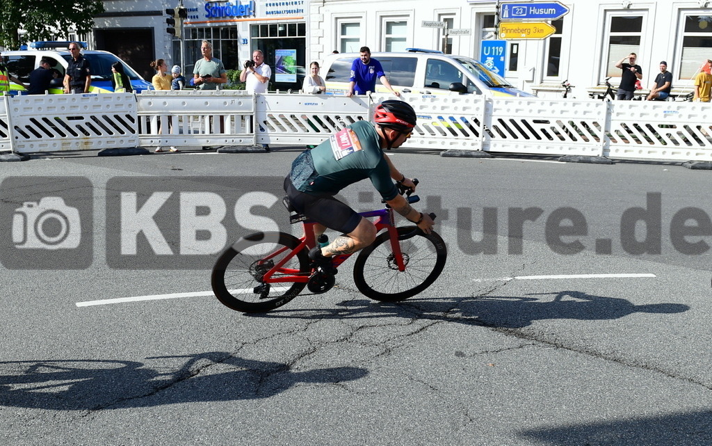 KBS Picture_Cyclassica-Hamburg_200823_024 | Hauptstrasse in Rellingen das Jedermannfeld 100KM ,
Bemer Cyclassics Hamburg Radrennen 2023 , 
Durch Hamburg und Schleswig-Holsten ,
UCI-WorldTour-Rennen Profi-Elite Herren ca.200KM , 
Amateurradfahrer Jedermann Rennen 60KM ,
Amateurradfahrer Jedermann Rennen 100KM , - Realisiert mit Pictrs.com