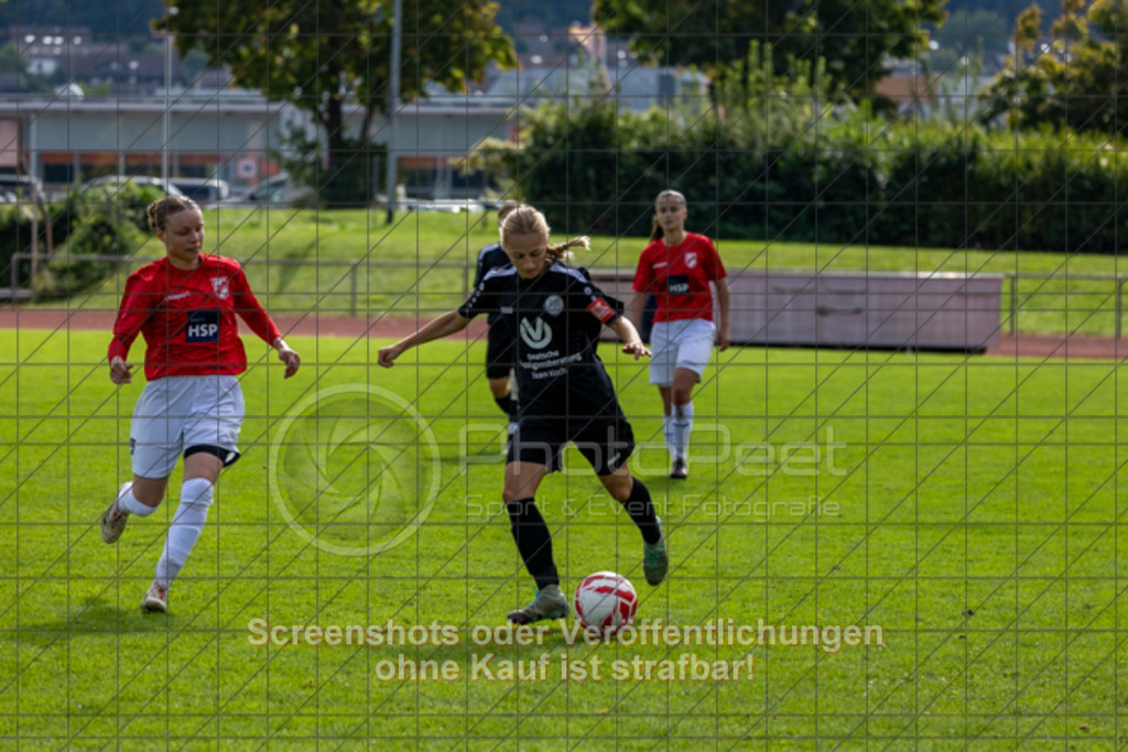 20250928_132516_0227 | #,1.FC Donzdorf (schwarz) vs. TV Derendingen (rot), Fussball, Frauen-Verbandsliga Württemberg, 03. Spieltag, Saison 2025/2026, Rasenplatz Lautertal Stadion, Süßener Straße 16, 73072 Donzdorf, 28.09.2025 - 13:00 Uhr,Foto: PhotoPeet-Sportfotografie/Peter Harich