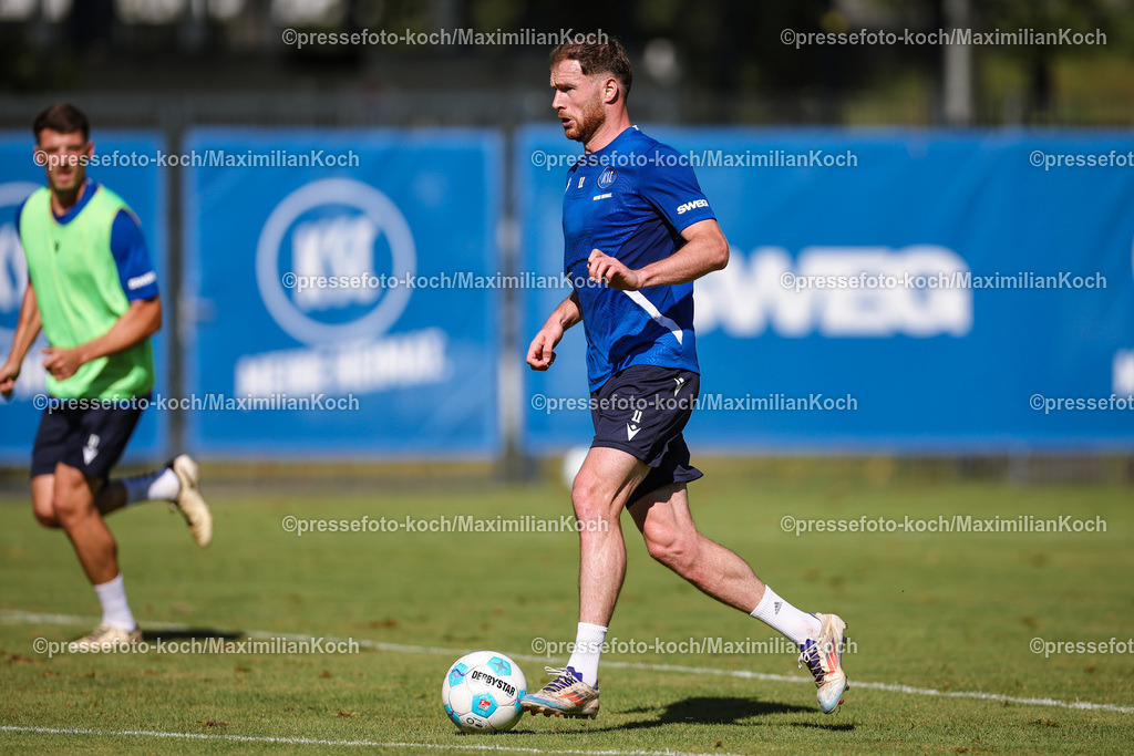 KSC27082401131 | 27.08.2024, Fußball, Karlsruher SC Training, BBBank Wildpark, Saison 2024 2025: Budu Zivzivadze (KSC #11)