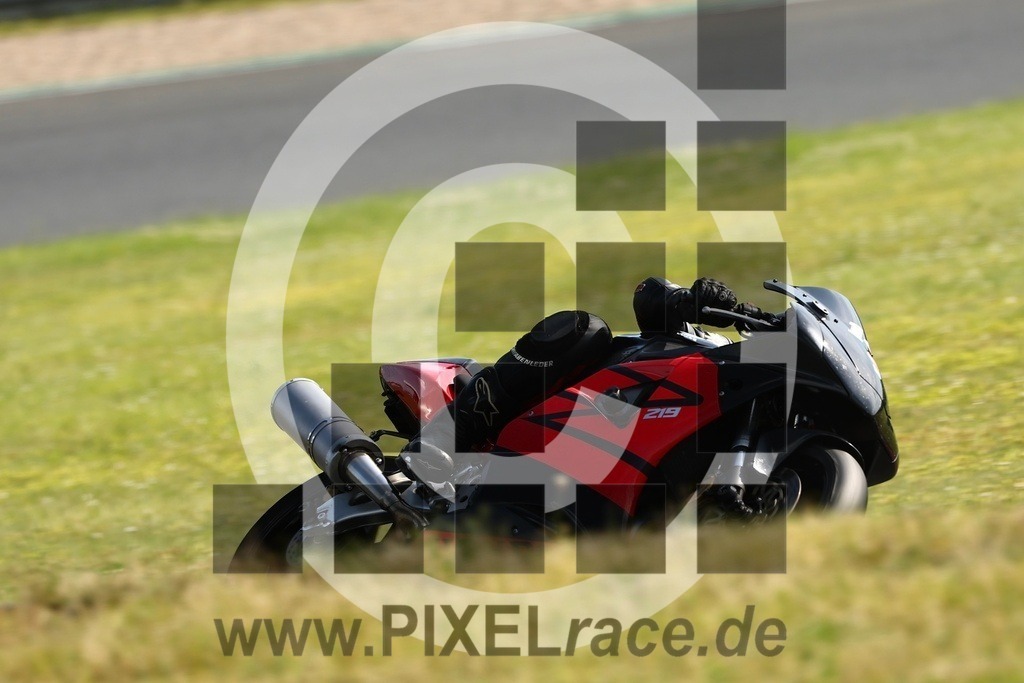 top-20260622_04405 | Schöne Erinnerungen an spannende Momente - das festzuhalten ist unser Job. PIXELrace.de ist seit 2003 auf den Rennstrecken Europas unterwegs um die Action draußen beim Fahren und die wunderbare Stimmung imm Fahrerlager für euch einzufangen.