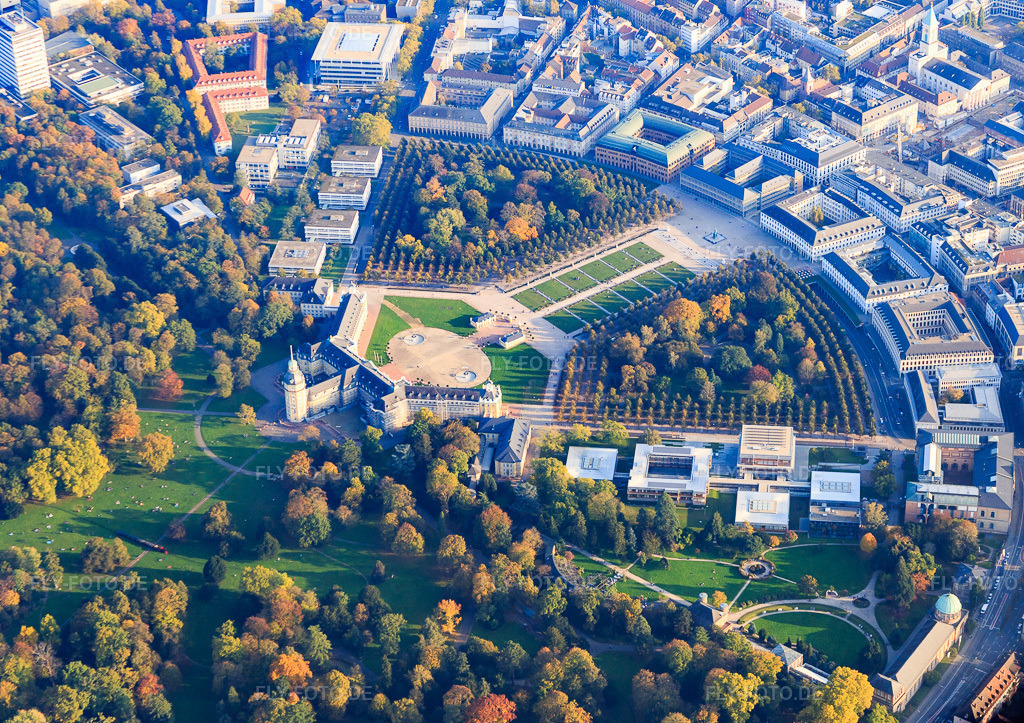 Luftbild: Zirkel und Schlosspark Karlsruhe von Westen im Ortsteil Innenstadt-West in Karlsruhe im Bundesland Baden-Württemberg in Deutschland. Foto: IMG_075450.jpg vom 26.10.2014 durch Werner Riehm/FLY-FOTO.deAuflösung des Originals: 5169 x 3648 px