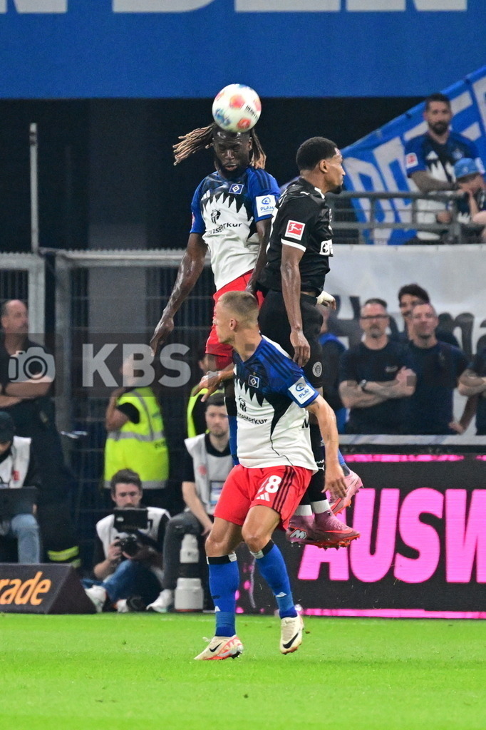 KBS Picture_HSV-FCStPauli_023 | v.v. Muheim Miro (HSV) , Torunarigha Jordan (HSV) , Hountondji Andreas (St.Pauli) ,Sportplatz :  Volksparkstadion,Hamburger Derby, - Realisiert mit Pictrs.com