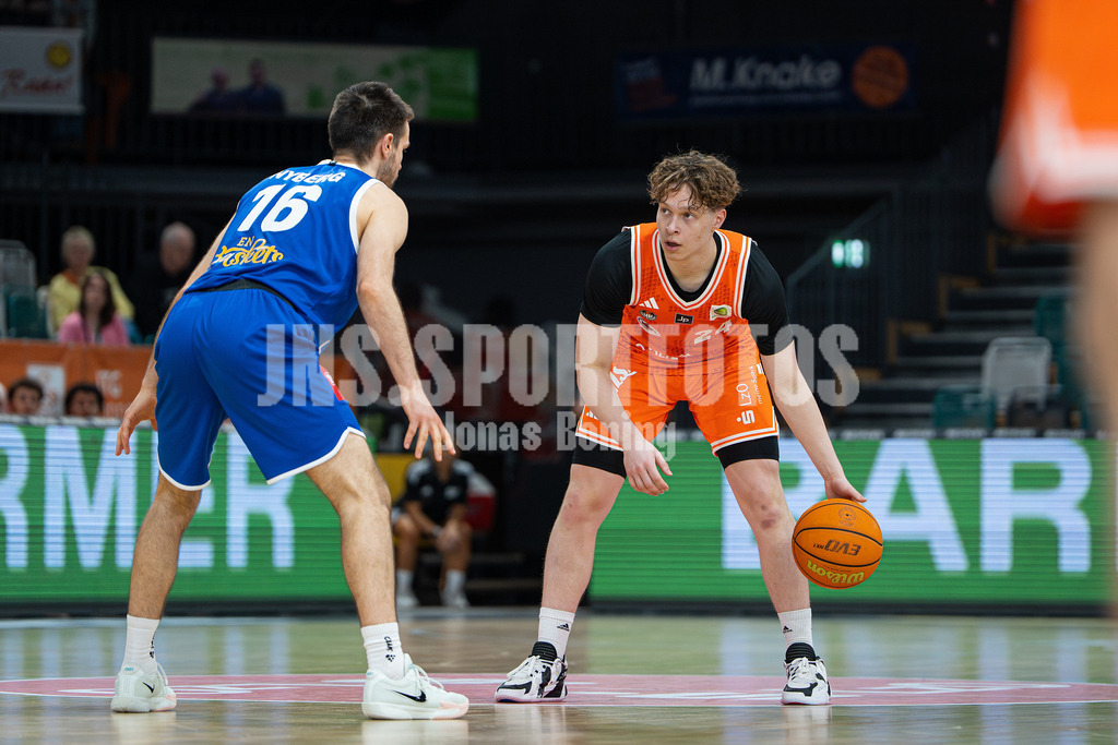 Basketball I Herren I Saison 2025-2026 I 2. Bundesliga ProB Nord I 23. Spieltag I RASTA Vechta II - EN Baskets Schwelm I 7928 | Roy Krupnikas (24, RASTA Vechta II) - Realisiert mit Pictrs.com