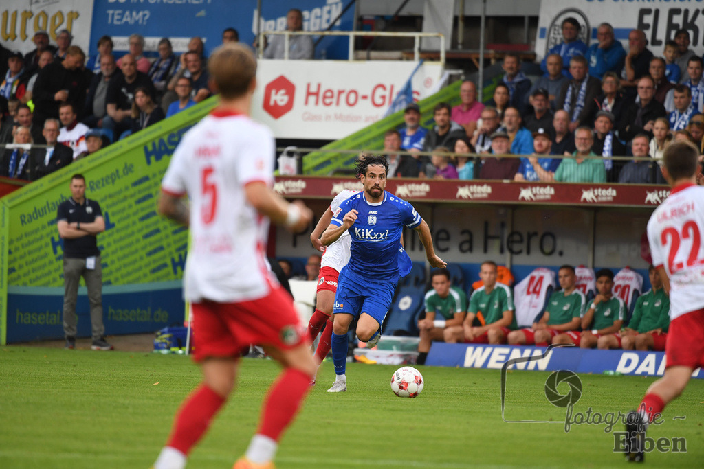 SV Meppen-VfB Lübeck | Herren Regionalliga Nord; SV Meppen (blau)-VfB Lübeck (weiß) am 01.08.2025 in Meppen (Hänsch-Arena), Photo: Philip Eiben 2025 - Realisiert mit Pictrs.com