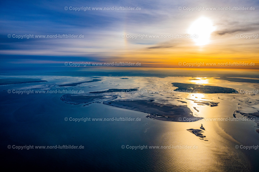 Pellworm_Sonnenaufgang_ELS_4049010523 | PELLWORM 01.05.2023 Küstenbereich der nordfriesischen Nordsee-Insel Pellworm im Sonnenaufgang im Bundesland Schleswig-Holstein, Deutschland. // Coastal area of a??a??the North Frisian North Sea island Pellworm in sunrise in the state Schleswig-Holstein, Germany. Foto: Martin Elsen