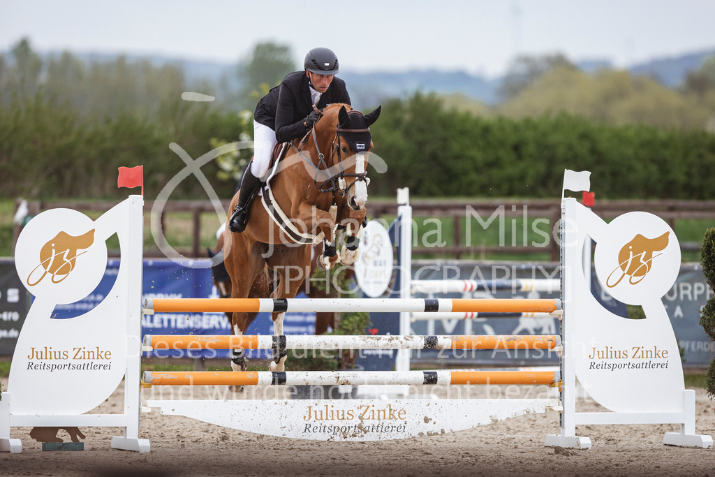 250417_Springpferde-L1-234 | Deine schönsten Turniermomente als professionelle Fotos! Entdecke hochwertige Pferdesport-Fotografie im Online-Shop. Jetzt Fotos finden & bestellen!