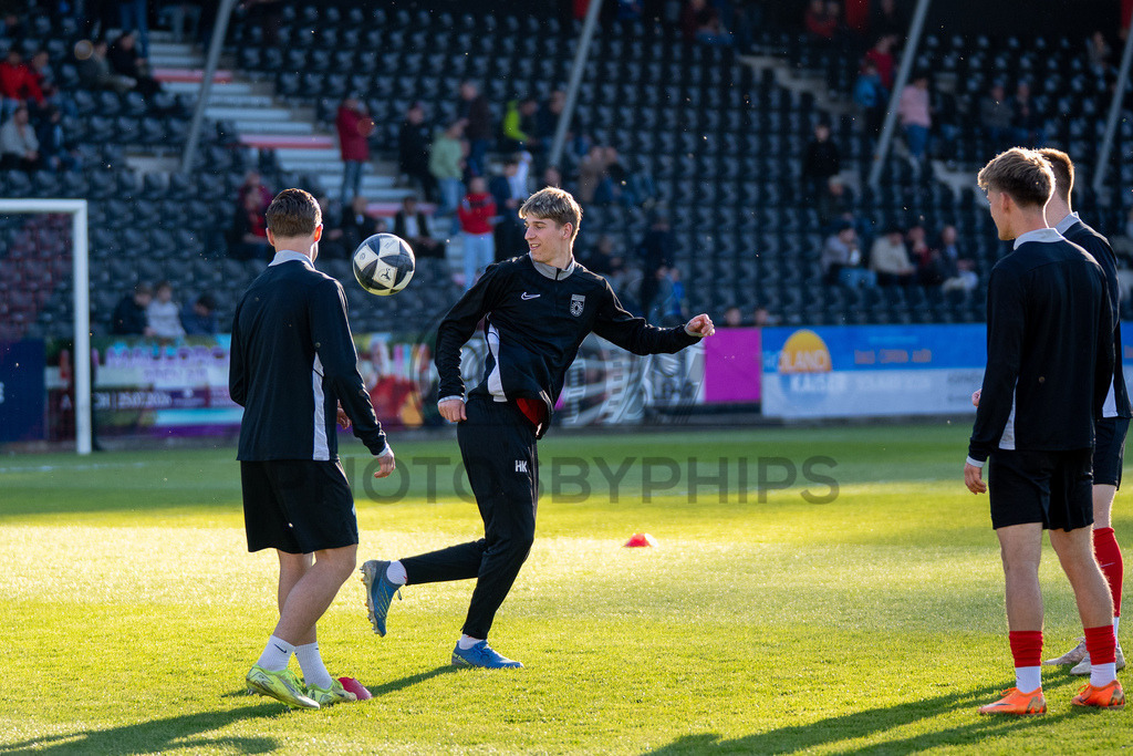 SG Sonnenhof Großaspach vs. SGV Freiberg, Fussball, Regionalliga Suedwest, 30. Spieltag, 22.04.2026 | Hugo Kretschmar (SG Sonnenhof Großaspach, #37),SG Sonnenhof Großaspach vs. SGV Freiberg, Fussball, Regionalliga Suedwest, 30. Spieltag, 22.04.2026