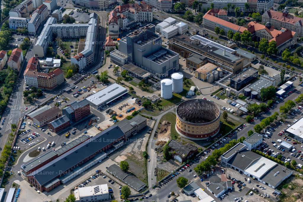 4039798 | LEIPZIG 14.09.2020 Kraftwerksanlagen und Abgas- Türme des Heizkraftwerkes " Stadtwerke Leipzig GmbH - Gas- und Dampfturbinenkraftwerk (GuD) " an der Eutritzscher Straße im Ortsteil Mitte im Ortsteil Zentrum-Nord in Leipzig im Bundesland Sachsen, Deutschland. Weiterführende Informationen bei: LUDES GENERALPLANER GMBH,  Lederer GmbH,  Lederhose, Wittler &amp; Partner GbR,  Stadtwerke Leipzig GmbH. // Power plants and exhaust towers of thermal power station " Stadtwerke Leipzig GmbH - Gas- and Dampfturbinenkraftwerk (GuD) " on Eutritzscher Strasse in the district Mitte in the district Zentrum-Nord in Leipzig in the state Saxony, Germany. Further information at: LUDES GENERALPLANER GMBH,  Lederer GmbH,  Lederhose, Wittler &amp; Partner GbR,  Stadtwerke Leipzig GmbH. Foto: Gerhard Launer