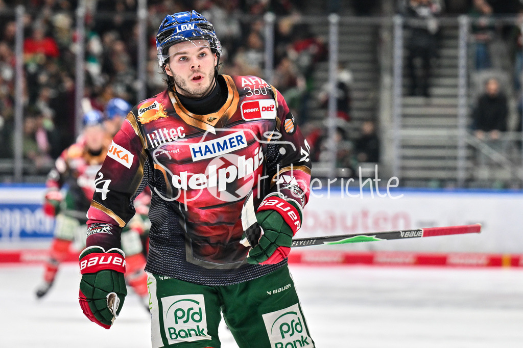 Augsburger Panther - Dresdner Eislöwen | AUGSBURG, DEUTSCHLAND - 06. MÄRZ: Jubel der Augsburger nach dem Treffer zum 5-2 durch D. J. BUSDEKER (Augsburger Panther 14) / Tor / Torschuetze / Freude / Happy / während dem Match zwischen den Augsburger Panthern und den Dresdner Eislöwen am 49. Spieltag der Penny DEL im Curt Frenzel Stadion