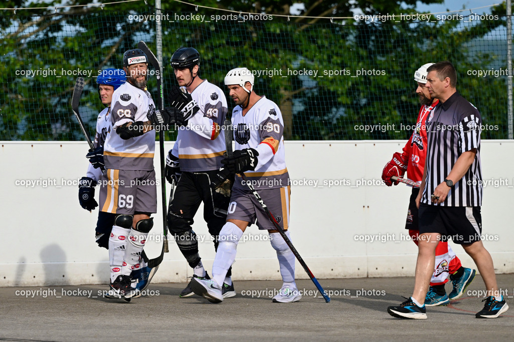 VAS Ballhockey vs. HSC Eagles Poggersdorf | Roland Altersberger Referee, Jubel VAS Ballhockey Mannschaft, #90 Edlinger Patrick, #69 Ettlmayr Timo, #75 Wohlfahrt Benedikt, #99 Alagic Adis, VAS Ballhockey vs. HSC Eagles Poggersdorf, VAS Ballhockey vs. HSC Eagles Poggersdorf am 14.07.2024 in Villach (Alpen Arena ), Austria, (Photo by Bernd Stefan)