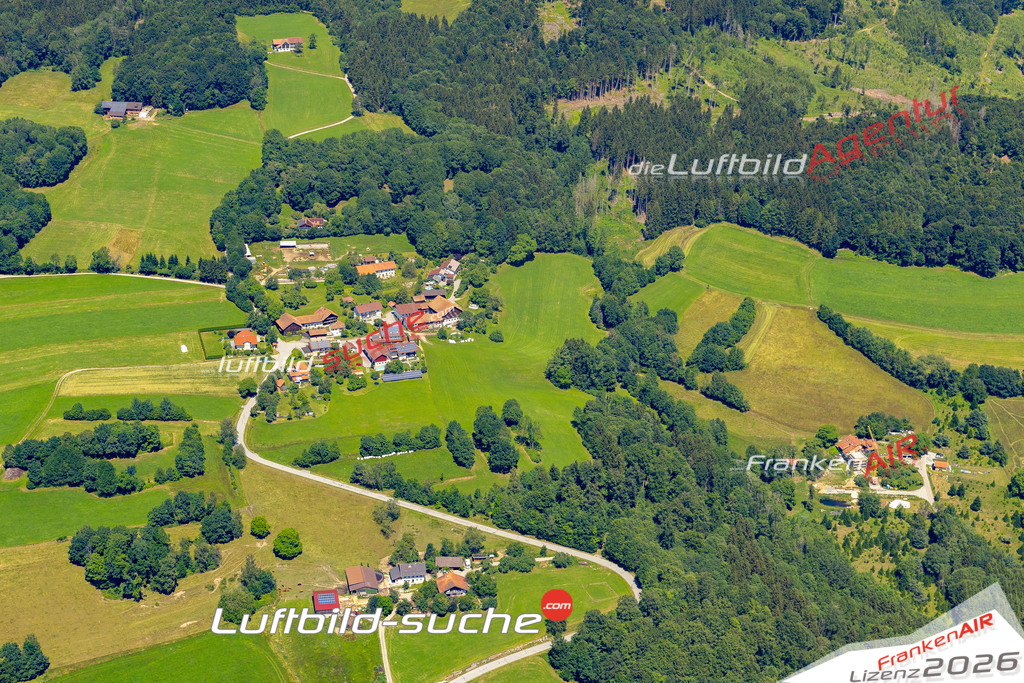Die Luftaufnahme Fradlberg - Zenting wurde 2022 vom Flugzeug aus (keine Drohne) erstellt. Hohe Auflösung -für große Poster und Wandbilder geeignet - Garantiert!