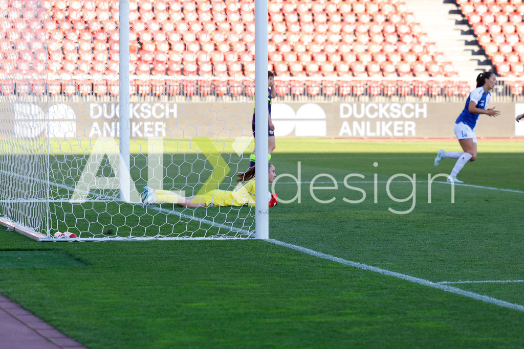 GC Zürich vs FC Zürich - AXA Women’s Super League Playoffs - Stadion Letzigrund | RIANA GMÜR of FC Zürich save during the AXA Women’s Super League Playoffs quarter-final second leg between GC Zürich and FC Zürich at Stadion Letzigrund, Zurich, Switzerland. - Realisiert mit Pictrs.com
