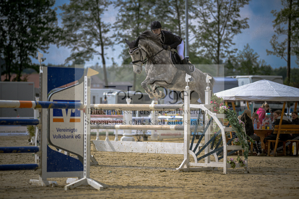20240505-DOS_2041 | Entdecke hochwertige Reitturnierfotos von Foto Oger. Professionell, emotional und authentisch – jetzt Lieblingsmomente im Shop bestellen.Deutschlandweite Turnierfotografie. - Realisiert mit Pictrs.com