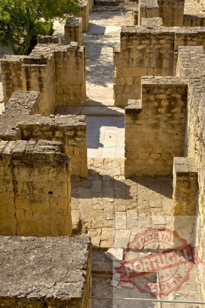 Medina Azahara ruins historical archaeological site in Cordoba Spain. Spain - Cordoba | Remains of ancient walls and structures at Medina Azahara archaeological site - Realisiert mit Pictrs.com