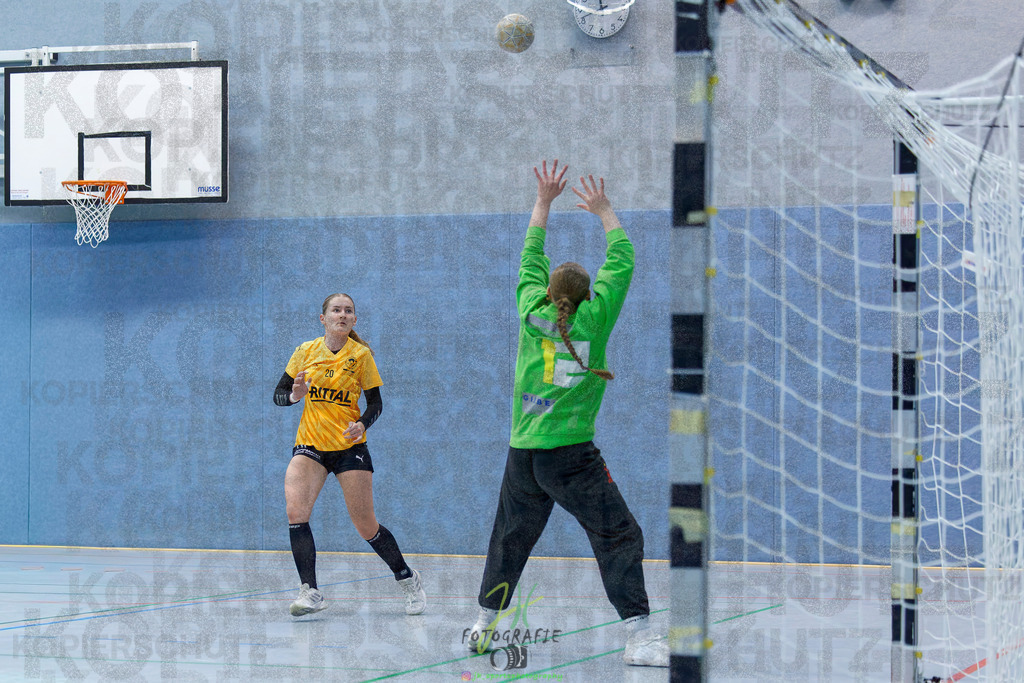 Frauen Oberliga Mitte (HHV); HSG Eibelshausen/Ewersbach - HSG Wettenberg II | Frauen Oberliga Mitte (HHV); HSG Eibelshausen/Ewersbach - HSG Wettenberg II am 13.12.2025 in Steinbrücken (Sporthalle am Hammerweiher)Photo © 2025 - Jörg Heinrich - Realisiert mit Pictrs.com