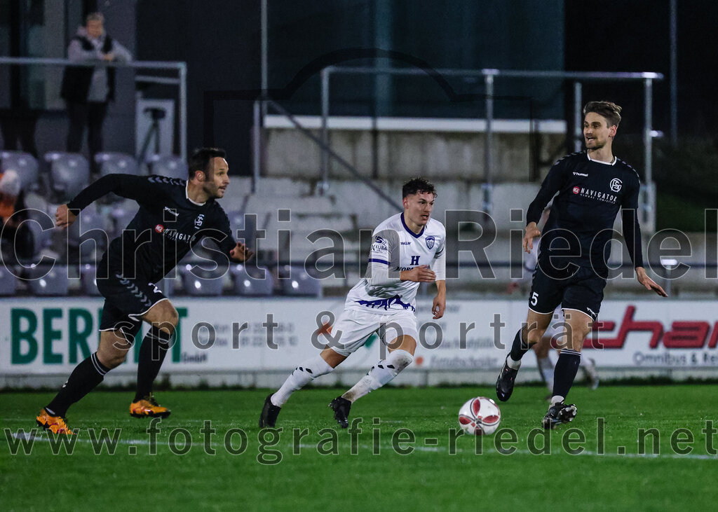 2024-03-15_027_FC_Schwaig_gegen_1_FC_Garmisch-Partenkirchen | Oberding, Deutschland, 15.03.2024:
Fußball, Landesliga Südost 2023 / 2024, 25. Spieltag, FC Schwaig gegen 1. FC Garmisch-Partenkirchen, Endergebnis: 4:0

Nils Ehret (FC Schwaig, #25), Mario Simak (FC Schwaig, #5)

Foto: Christian Riedel / fotografie-riedel.net