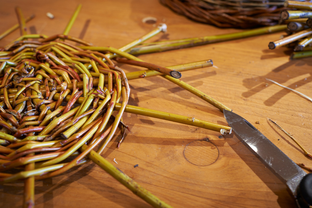 Korbflechtkurs | Minihof Libau, Austria - March 15, 2014: Korbflechtkurs. - Realisiert mit Pictrs.com