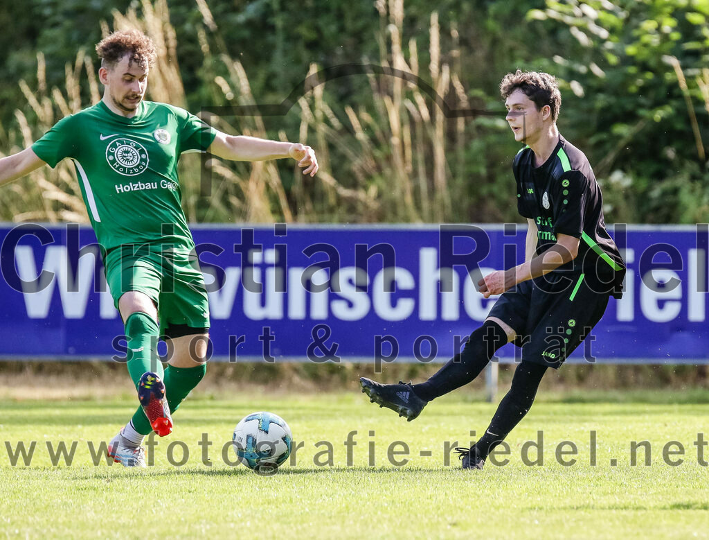 2023-07-09_102_FC_Forstern_gegen_SpVgg_Neuching | Forstern, Deutschland, 09.07.2023:
Fußball, Kreisklasse 2023 / 2024, Testspiel, FC Forstern gegen SpVgg Neuching, Endergebnis: 2:4

Alexander Huber (FC Forstern, #10), Rene Wagner (SpVgg Neuching, #11)

Foto: Christian Riedel / fotografie-riedel.net