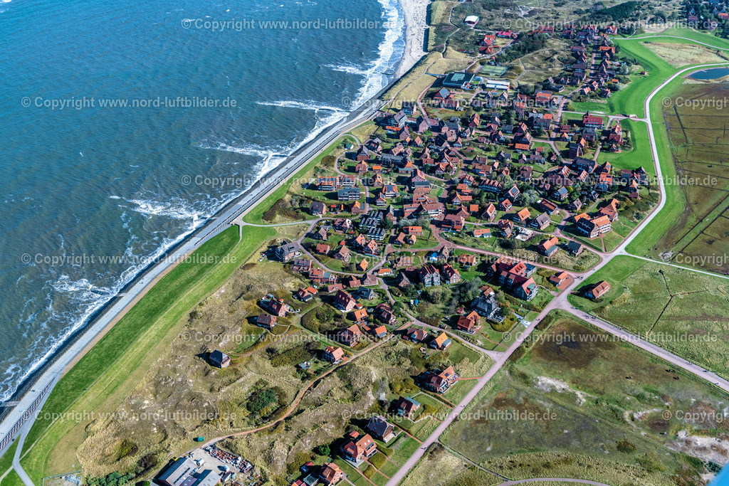 Baltrum_ELS_6363091022 | BALTRUM 09.10.2022 Ortsansicht der Straßen und Häuser der Wohngebiete von West- und Ost- Dorf auf der Nordsee- Insel Baltrum im Bundesland Niedersachsen. Weiterführende Informationen bei: Nordseeheilbad Insel Baltrum. // Town View of the streets and houses of the residential areas in Ostdorf and Westdorf on the North Sea island Baltrum in the state Lower Saxony. Further information at: Nordseeheilbad Insel Baltrum. Foto: Martin Elsen
