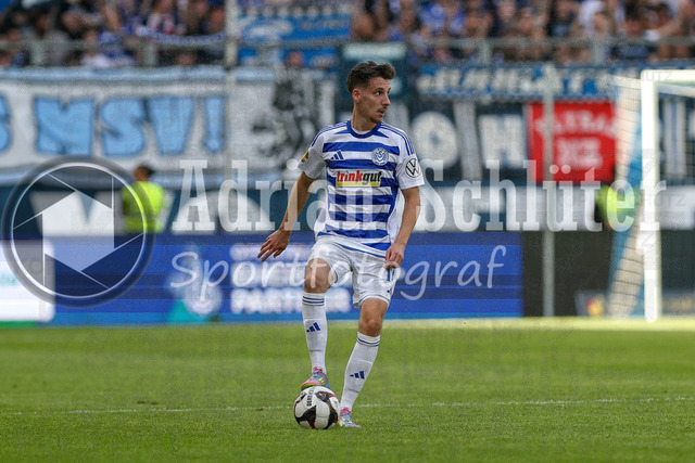 23.05.2026, GER, Fussball, Herren, Niederrheinpokal Finale, Saison 2025/2026, SC St. Tönis - MSV Duisburg | Conor Noß (MSV Duisburg) in Aktion am Ball, Einzelaktion