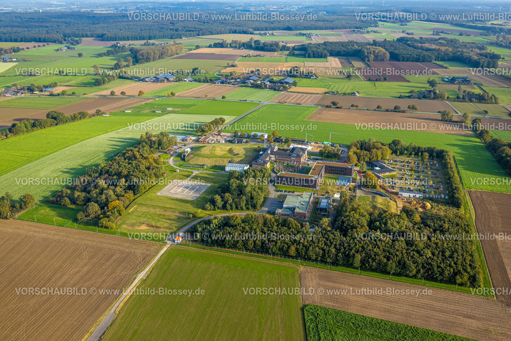 Uedem241014432 | Luftbild, Kaserne Paulsberg Militärstützpunkt, Nationales Lagezentrum und Führungszentrum für Sicherheit im Luftraum, Uedemerfeld, Uedem, Niederrhein, Nordrhein-Westfalen, Deutschland