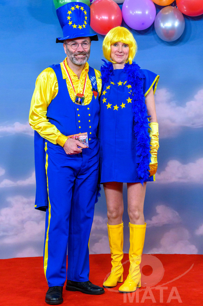 _DWA1494 | Fraktionsvorsitzende der Europaeischen Volkspartei (EVP) im Europaeischen Parlament, Manfred Weber mit seiner Gattin Andrea bei der TV-Sendung Fastnacht in Franken 2024. Veitshöchheim, 02.02.2024 Bayern Deutschland - Realized with Pictrs.com