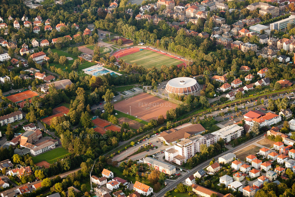 Luftbild: Stadion Jahnsportplatz und Rundsporthalle in Landau in der Pfalz im Bundesland Rheinland-Pfalz in Deutschland. Foto: IMG_32965.jpg vom 03.09.2010 durch Werner Riehm/FLY-FOTO.de