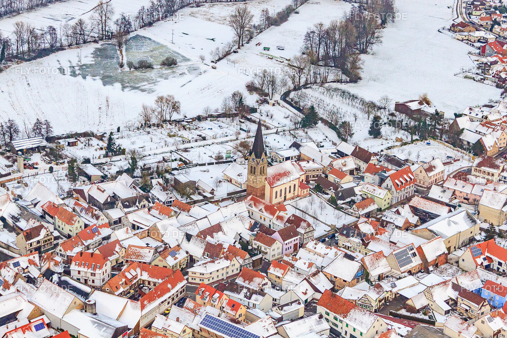 Kirche St. Martin  bei Schnee | Luftbild: Kirche St. Martin  bei Schnee in Steinweiler im Bundesland Rheinland-Pfalz in Deutschland. Foto: IMG_23799.jpg vom 16.01.2010 durch Werner Riehm/FLY-FOTO.de - Realisiert mit Pictrs.com