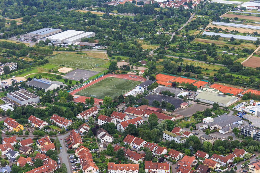 Luftbild: Schauenburghalle Fußballstadion, Mühlbachhalle und Beachvolleyballfelder in Dossenheim im Bundesland Baden-Württemberg in Deutschland. Foto: IMG_090770.jpg vom 04.07.2016 durch Werner Riehm/FLY-FOTO.de