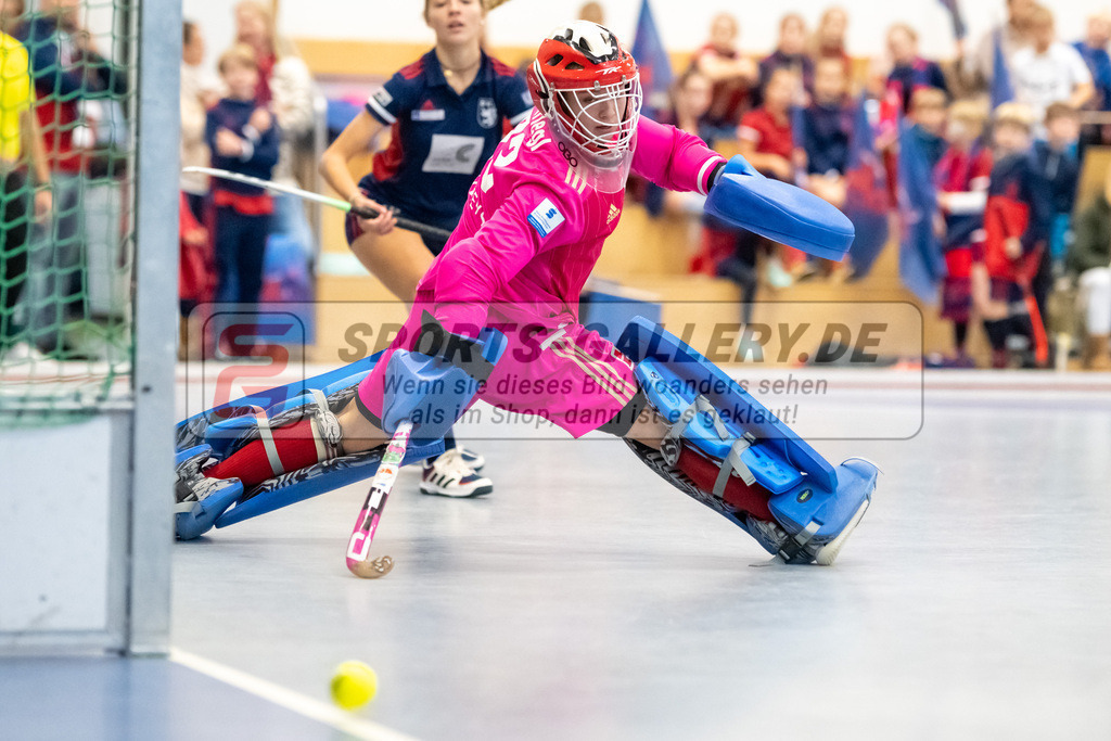SFE_20221127_0098 | 1. Bundesliga Hockey Damen Düsseldorfer HC - Rot-Weiss Köln am 27.11.2022 in Düsseldorf (Düsseldorfer Hockeyclub 1905 e.V.), Photo: Stephan Fehrmann 2022 (Sports-Gallery),Lisa Höllriegl ( Torfrau Rot-Weiss Köln #23 )