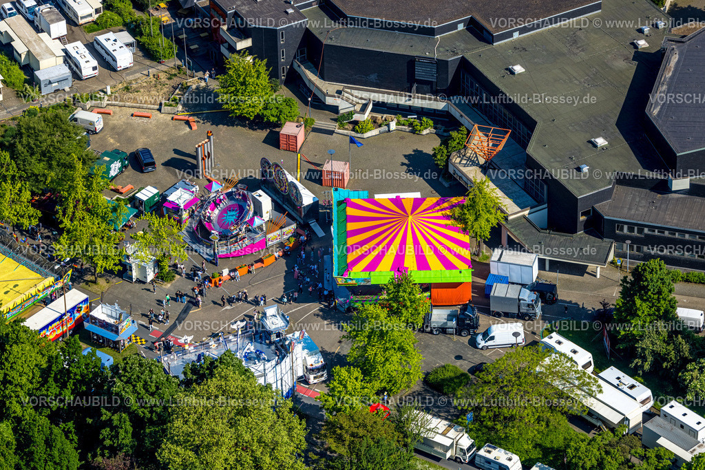 Witten240506879 | Luftbild, Himmelfahrtskirmes auf der Berger Straße am Saalbau Witten, Karussell und Verkaufsstände, Witten, Ruhrgebiet, Nordrhein-Westfalen, Deutschland