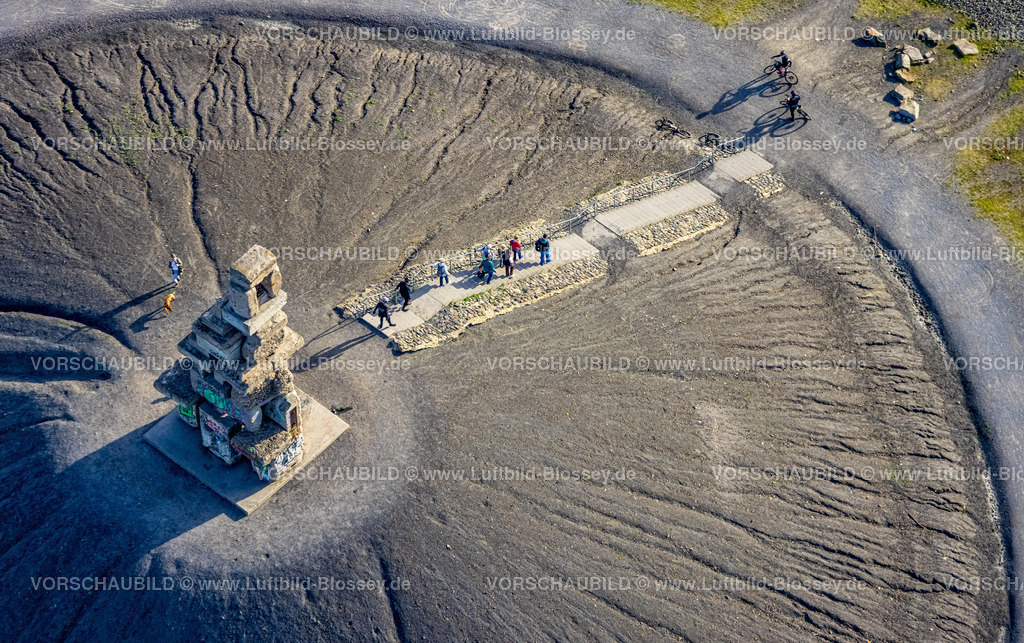 Gelsenkirchen221102006suedlich | Luftbild, Halde Rheinelbe mit Himmelstreppe Skulptur, Ückendorf, Gelsenkirchen, Ruhrgebiet, Nordrhein-Westfalen, Deutschland