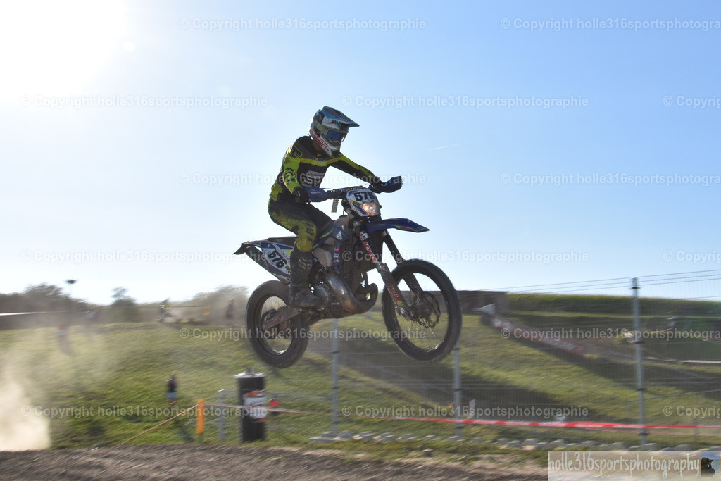 DSC_0566 | Sportfotografie , Motorsport, Motoross, Reitsport, Mointainbike, Enduro,
Landschaft , Outdoor, Eventfotografie, Landschaft, Bilder online bestellen - Realisiert mit Pictrs.com