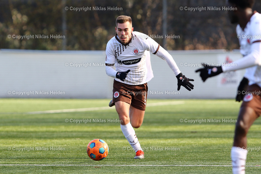 NH_FCStPauliU23_EintrachtBraunschweigU23_Testspiel_02022025 | #2 Luca Günther (FC St. Pauli U23)Fußball I Herren I Testspiel I Saison 2024-2025 I FC St. Pauli U23 - Eintracht Braunschweig U23 I 02.02.2025 I Sportplatz Brummerskamp