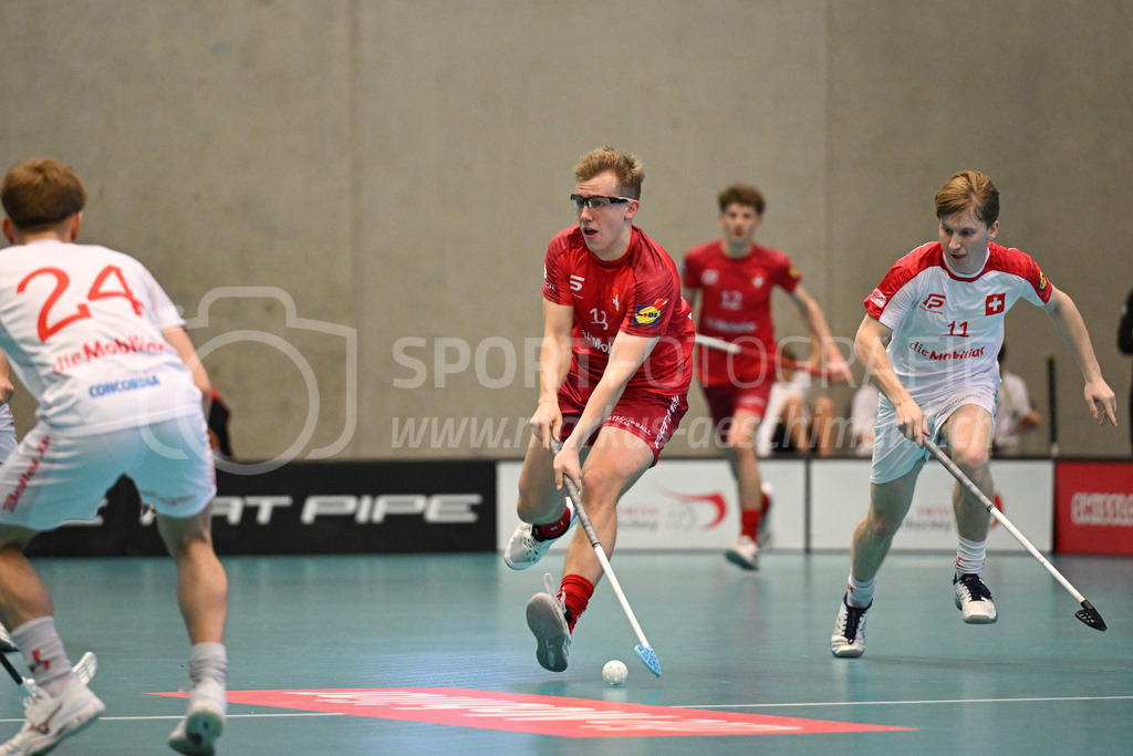 Switzerland B U19 vs Switzerland U19 - 4. February 2024 | Switzerland B U19 vs Switzerland U19
U19 Men International Matches in Switzerland
GoEasy Arena, Siggenthal Station
Switzerland forward #18 Nils Boman and Switzerland forward #11 Andrin Möckli.
Credit: Markus Aeschimann | <a href="https://www.markus-aeschimann.ch">Sportfotografie Markus Aeschimann</a> | <a href="https://www.instagram.com/sportfotografie.aeschimann">@sportfotografie.aeschimann</a> - Realisiert mit Pictrs.com