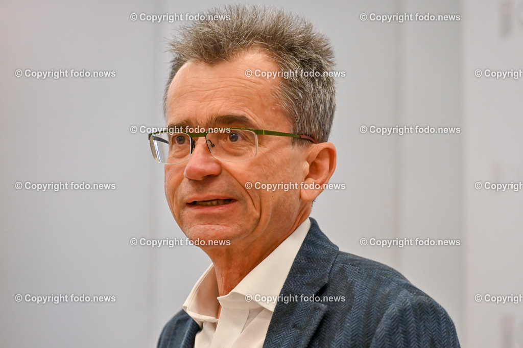 Pressekonferenz Aerztekammer für Ooe_ Neue Formen der Finanzierung im Gesundheitssystem_ 03.01.2023-21 | 03.01.2023, Presseclub Linz, AUT, Pressekonferenz Aerztekammer für Ooe, Neue Formen der Finanzierung im Gesundheitssystem, im Bild Peter Niedermoser (Praesident der Ooe-Aerztekammer)