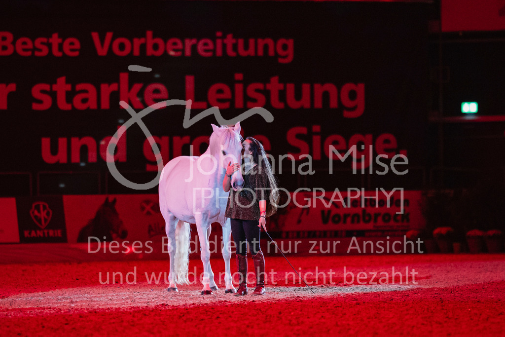 241102_Oldenburg_Show-333 | Deine schönsten Turniermomente als professionelle Fotos! Entdecke hochwertige Pferdesport-Fotografie im Online-Shop. Jetzt Fotos finden & bestellen!