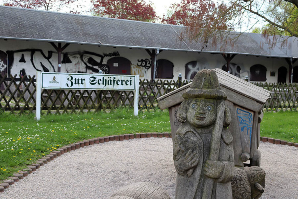Erholungspark Lößnig-Dölitz - Zur Schäferei | Entdecke über 20 Kategorien Leipzig-Motive: Foto-Downloads, hochwertige Poster, Leinwand- & Fine-Art-Prints. Jetzt Lieblingsfoto im Bildlexikon Leipzig Shop bestellen!