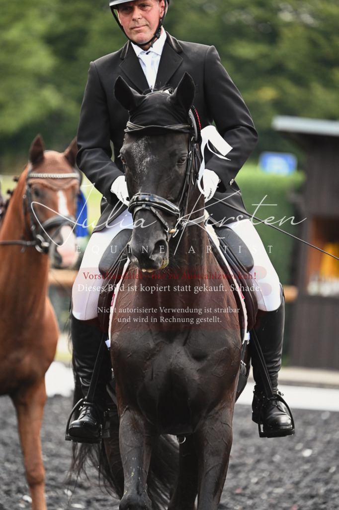 DSC_2802 | Pferde- und Turnierfotografie in Westsachsen. Pferdeportraits, Auftragszeichnungen und intuitive Kunst.