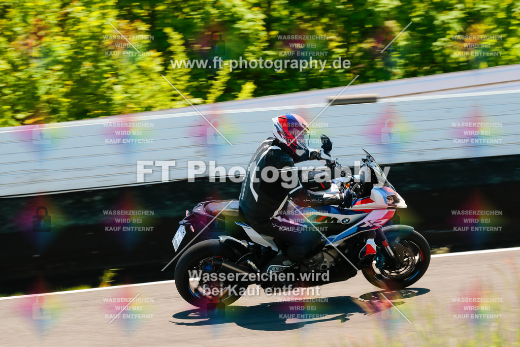 Moto-TeamOBK-21886 | Hier findet Ihr Bilder von Touristenfahrten auf der Nürburgring Nordschleife oder von anderen Veranstaltungen die ich besucht habe. Viel Spass beim Durch Schauen 