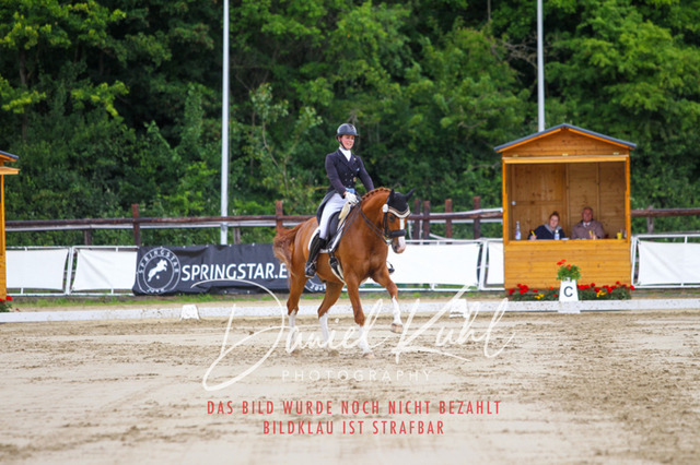 DKP47926 | Turnierfotos kaufen im Webshop von Daniel Kuhl Photography – entdecke professionelle Reitsportfotos aus Turnieren & Events. Hochwertige Turnierbilder online bestellen & sichern. Jetzt Fotos von Reitsportturnieren kaufen!