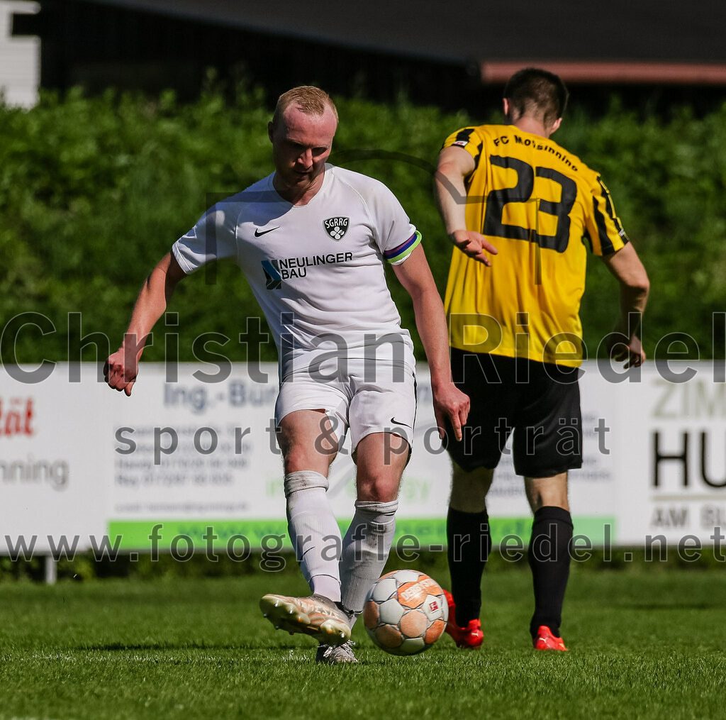 2023-08-19_120_FC_Moosinning_gegen_SV_Reichertsheim | Moosinning, Deutschland, 19.08.2023:
Fußball, Bezirksliga Oberbayern Ost 2023 / 2024, 5. Spieltag, FC Moosinning gegen SV Reichertsheim, Endergebnis: 0:4

Albert Schaberl (SV Reichertsheim, #8), Fabian Ulitzka (FC Moosinning, #23)

Foto: Christian Riedel / fotografie-riedel.net