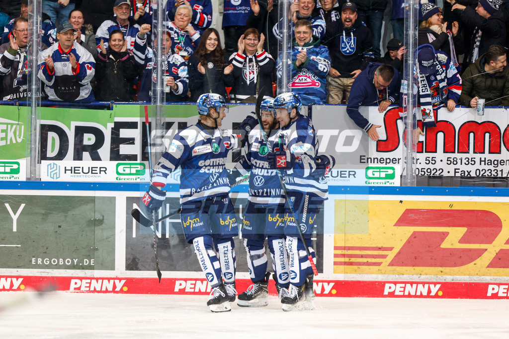 Iserlohn Roosters - Grizzlys Wolfsburg | 
DEL: Iserlohn Roosters - Grizzlys Wolfsburg - Realisiert mit Pictrs.com