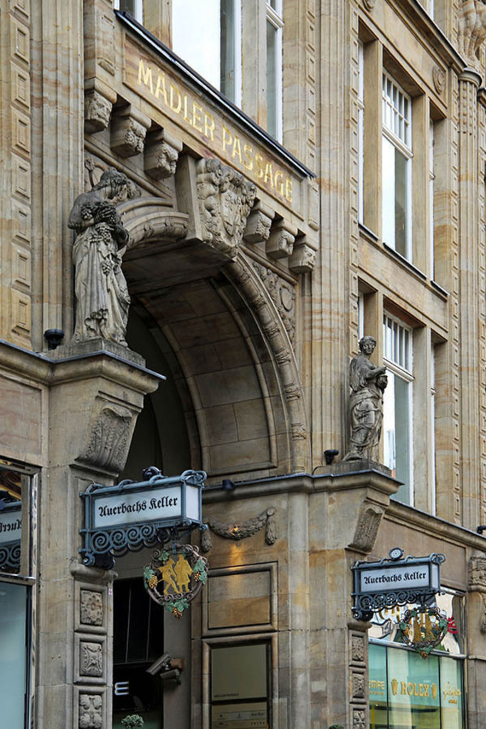 Foto: Leipzig - Mädler Passage | Das Team hinter BILDLEXIKON LEIPZIG bündelt historische wie aktuelle Informationen über die Stadt Leipzig in Text und Bild auf einer Plattform und stellt diese der interessierten Öffentlichkeit zur Verfügung.